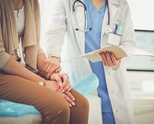 Vaginaler Ausfluss: Wann zum Frauenarzt gehen?